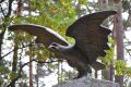 Kopia orła na pomniku - prace renowacyjne